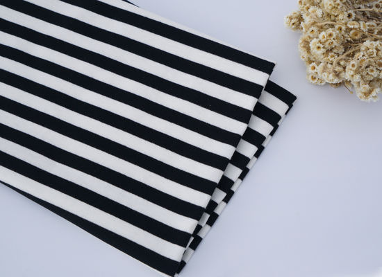 Un buon prezzo. Tessuto a maglia a strisce anti-rughe e comodo per indossare per il tempo libero in linea