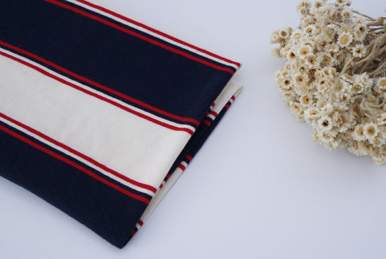 Un buon prezzo. Tessuto a maglia a strisce per camicia da polo in linea