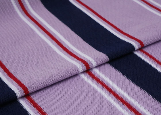 Un buon prezzo. Tissu a maglia a righe sano, ecologico e traspirante in linea