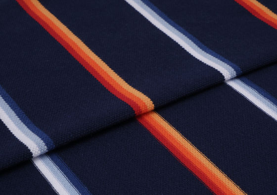 Un buon prezzo. Tessuto a maglia a righe morbido e traspirante per abbigliamento casual in linea