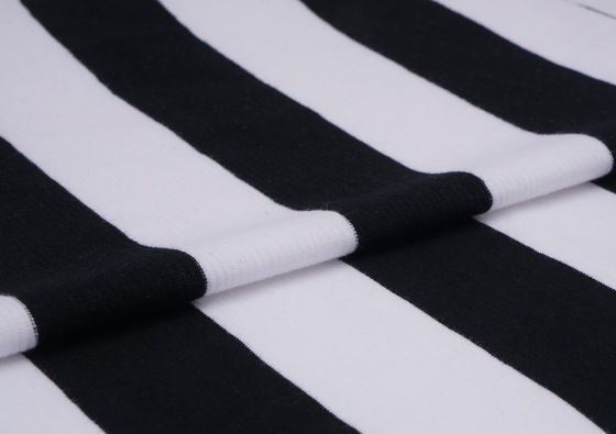 Un buon prezzo. Tessuto a maglia a strisce comodo e liscio per abbigliamento casual in linea