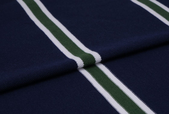 Un buon prezzo. Salutevole e croccante resistente all'usura traspirante e confortevole tessuto a maglia a righe per maglietta in linea