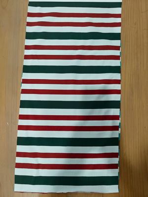 Un buon prezzo. Stoffa a maglia a righe confortevole, traspirante e elegante per polo in linea