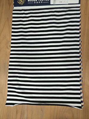 Un buon prezzo. Tessuto a maglia a righe traspirante e morbido, resistente e liscio per polo in linea