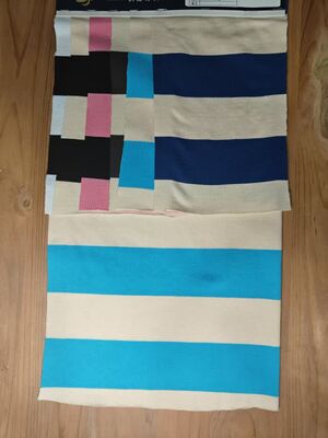 Un buon prezzo. Puro cotone, confortevole, traspirante e amichevole per la pelle, tessuto a maglia a righe per polo in linea