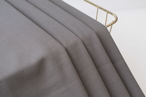 Un buon prezzo. Il tessuto a maglia solida U-Touch da 230 grammi: estetica pulita per le felpe in linea